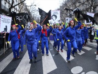 Nurses, teachers and lawyers join protests in France