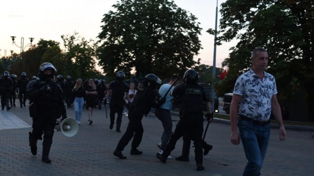 One killed in violent protests against Belarus election