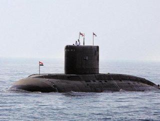 Pakistan stops Indian submarine near its territorial wate
