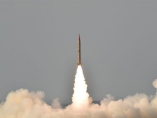 Pakistani army tests ballistic missile amid tensions