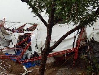 Pandaal collapses in India: 14 dead