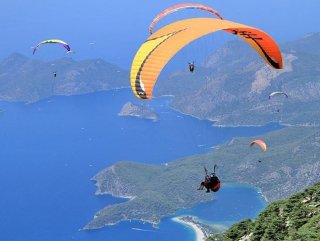 Paragliding paradise attracts visitors in Ölüdeniz