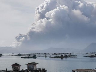People evacuated as Taal Volcano erupts in Philippines