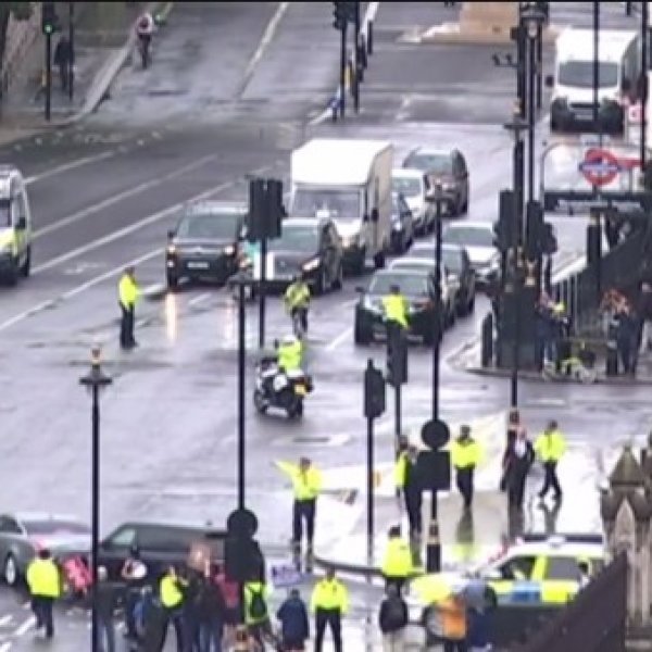 PKK supporters jump on Boris Johnson’s car in London