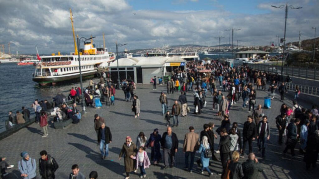 Population in Turkey tops 83.6 million last year