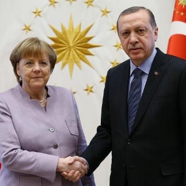 President Erdoğan discusses bilateral relations with Merkel