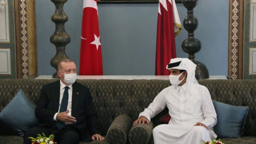 President Erdoğan meets Qatari Emir in Doha