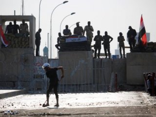Protesters block roads in Iraq