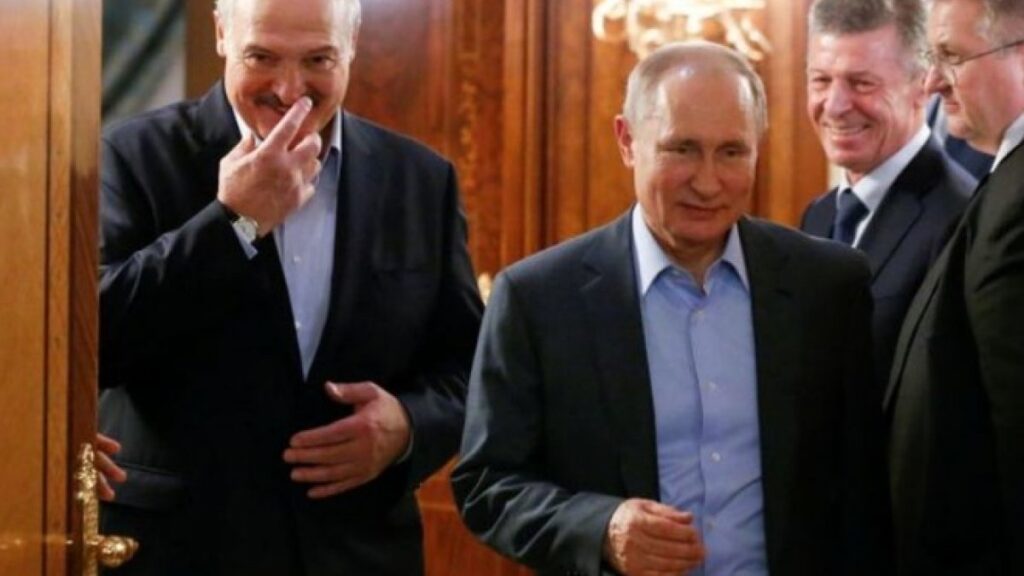 Putin, Lukashenko hold phone call over Belarus crisis