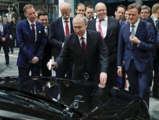 Putin visits new Mercedes assembly plant in Moscow