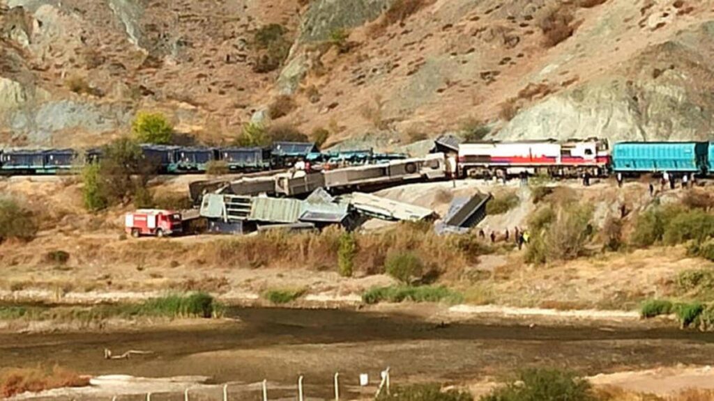 Railway accident kills two in Turkish capital