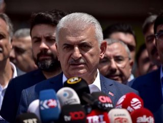 Ruling party’s mayoral candidate Yıldırım casts his vote