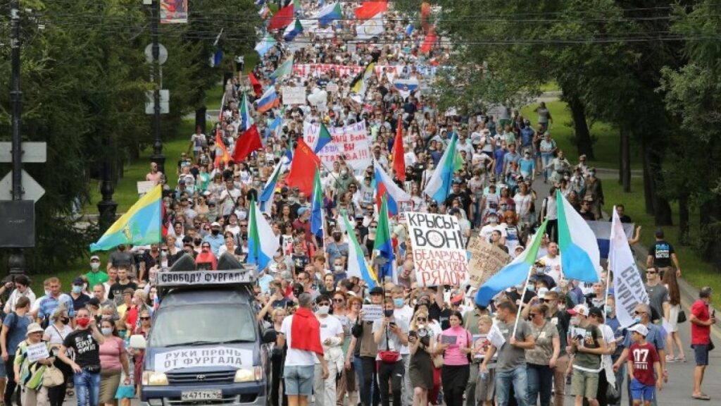 Russian protesters hold 7th anti-Kremlin march