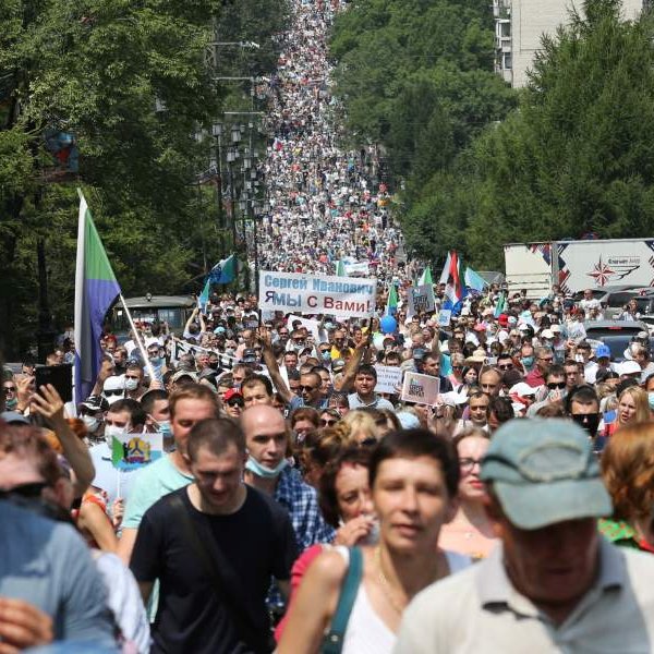 Russians march for third weekend in protest Putin