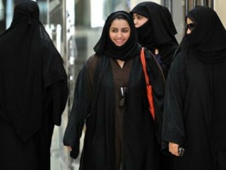 Saudis to allow women travel without a male