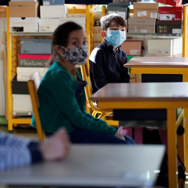 Schoolchildren test positive for coronavirus in France