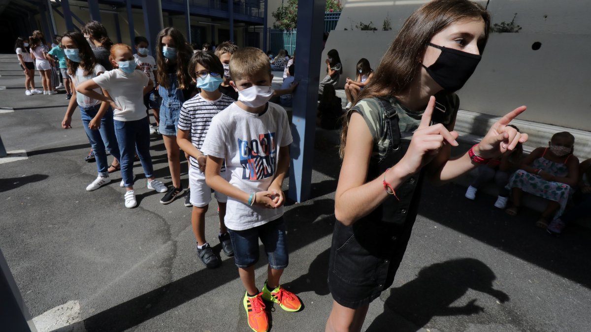 Schools in France remain in session despite high virus numbers