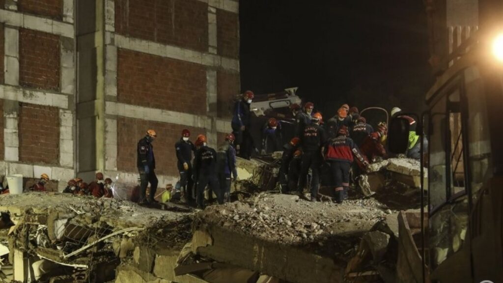 Seven suspects arrested over collapsed buildings in Izmir