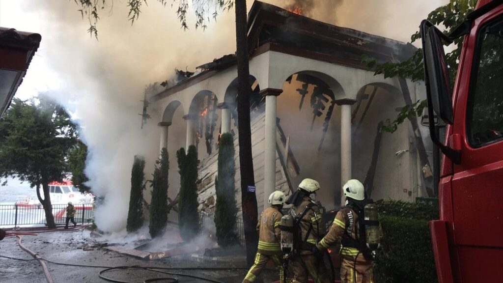 Short circuit caused Vanikoy mosque fire in Istanbul