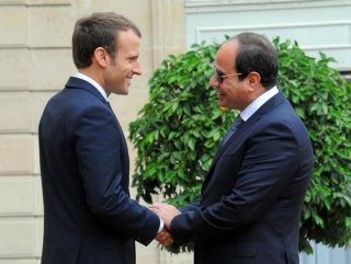 Sisi greeted by Macron at G7 summit in France
