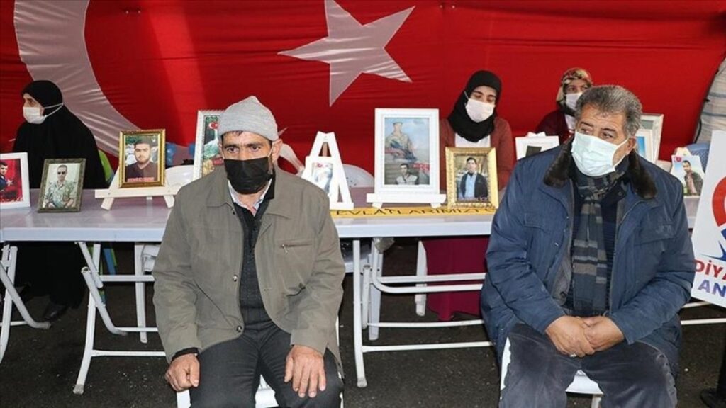Sit-in protest against YPG/PKK continues in Turkey's Diyarbakir province