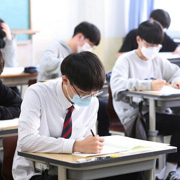 S.Korea faces difficulties on school reopening