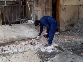 Suicide bomber kills 8 in Pakistan