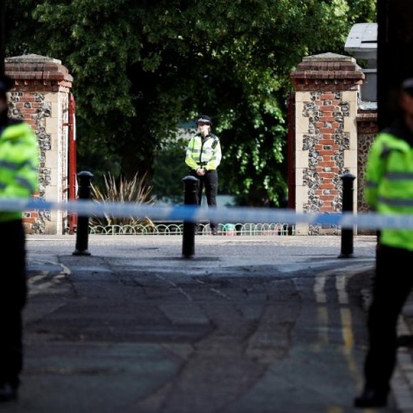 Terrorism-linked stabbing kiils three in UK