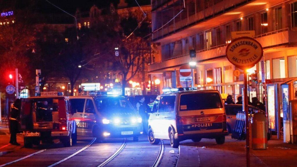 Three killed in gunmen attack in Vienna