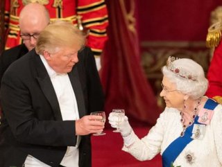 Trump is greeted by the Queen in Buckingham