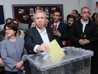 Turkey: CHP candidate for Ankara votes in local polls