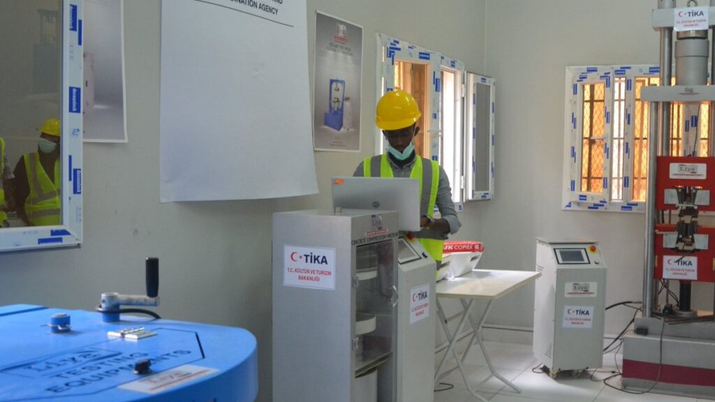 Turkey sets up well-equipped laboratory at Somali university
