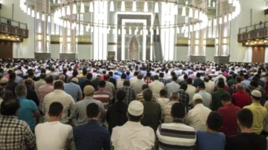 Turkey suspends tarawih prayers at mosques
