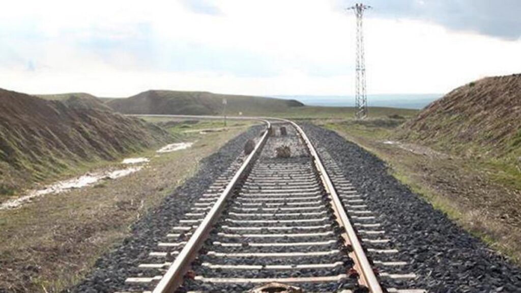 Turkey to expand its railway network, minister announces