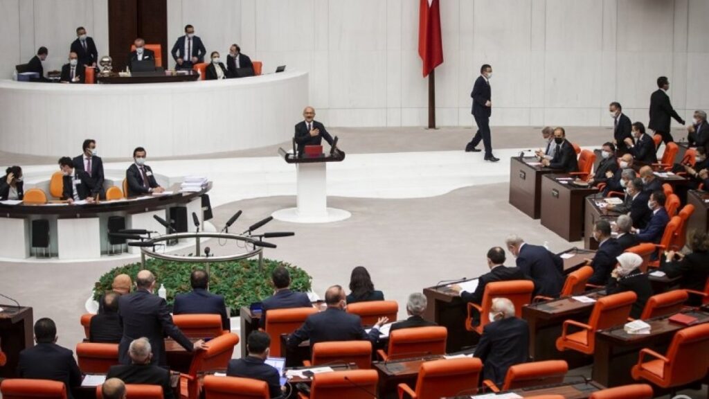 Turkey’s new finance minister sworn in