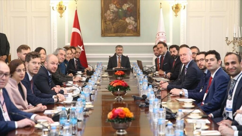 Turkey's treasury minister meets nearly 100 executives in London