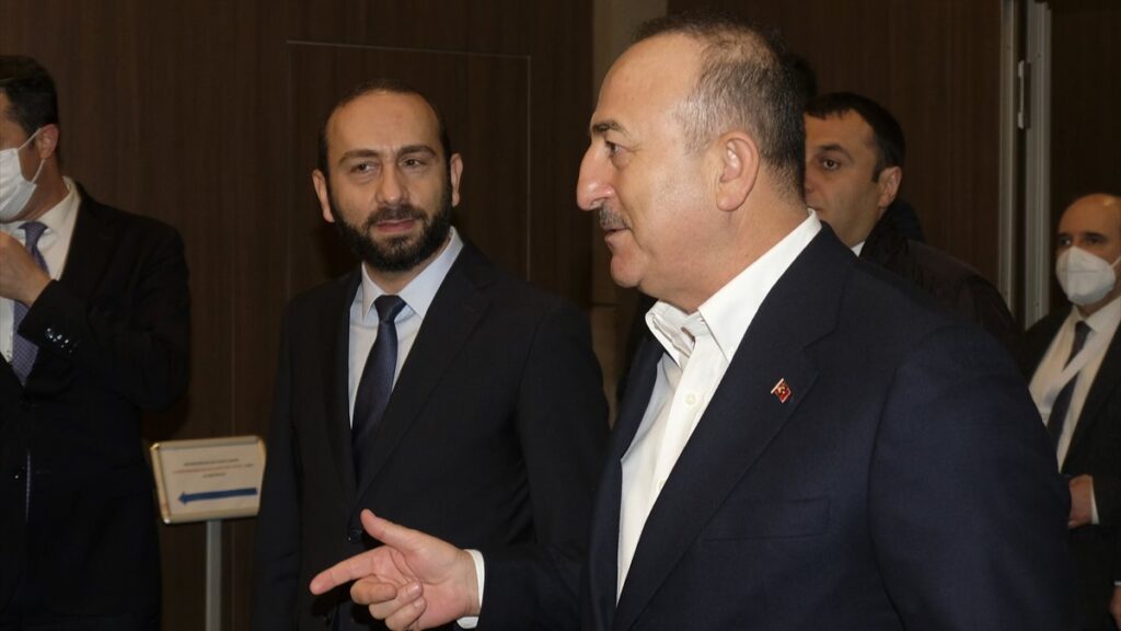 Turkish, Armenian foreign ministers meet in Antalya