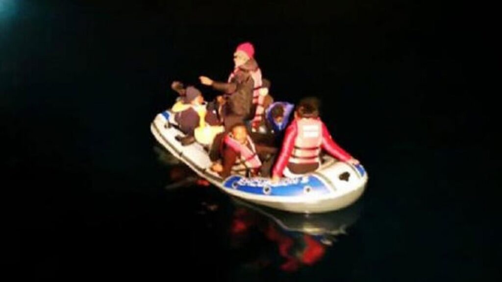 Turkish coast guard rescues 11 asylum seekers from drifting boat