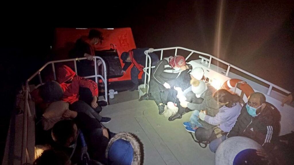 Turkish coast guard rescues 16 asylum seekers