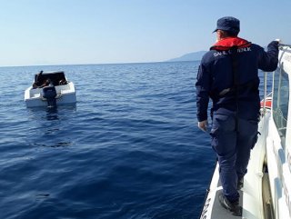 Turkish Coast Guards rescues asylum seekers