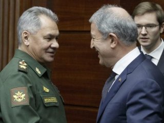Turkish defense minister hold phone call with his Russian counterpart