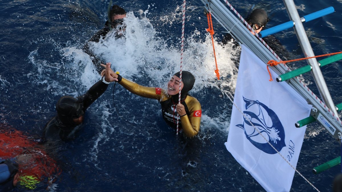 Turkish diver Şahika Ercümen breaks world record in Antalya