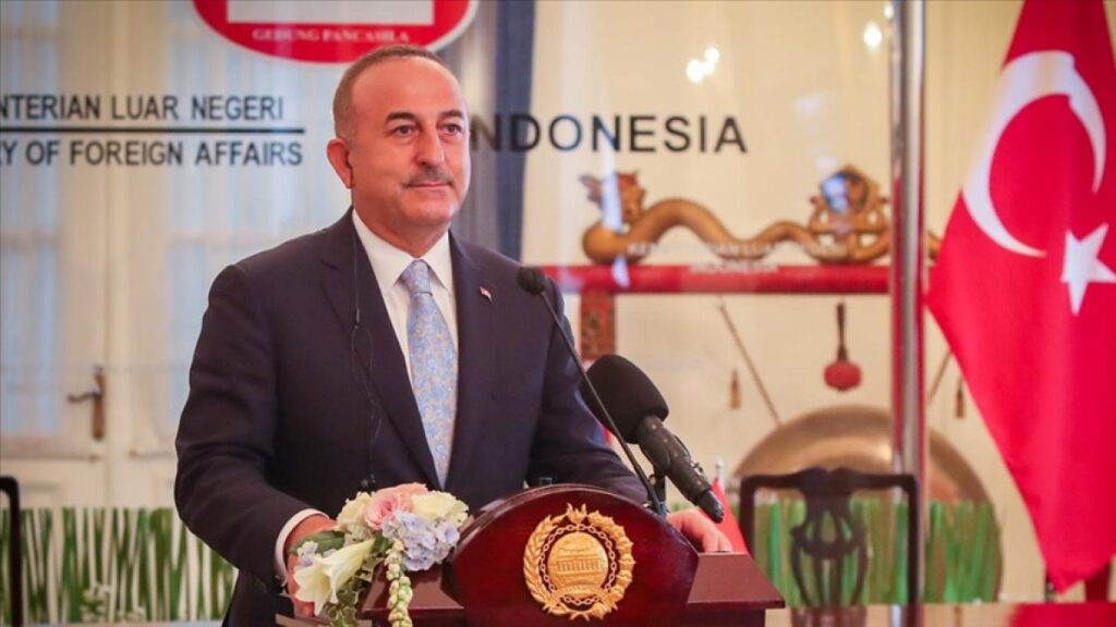 Turkish FM holds meetings with Indonesian president, defense chief