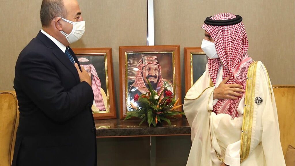 Turkish FM holds sincere meeting with his Saudi counterpart