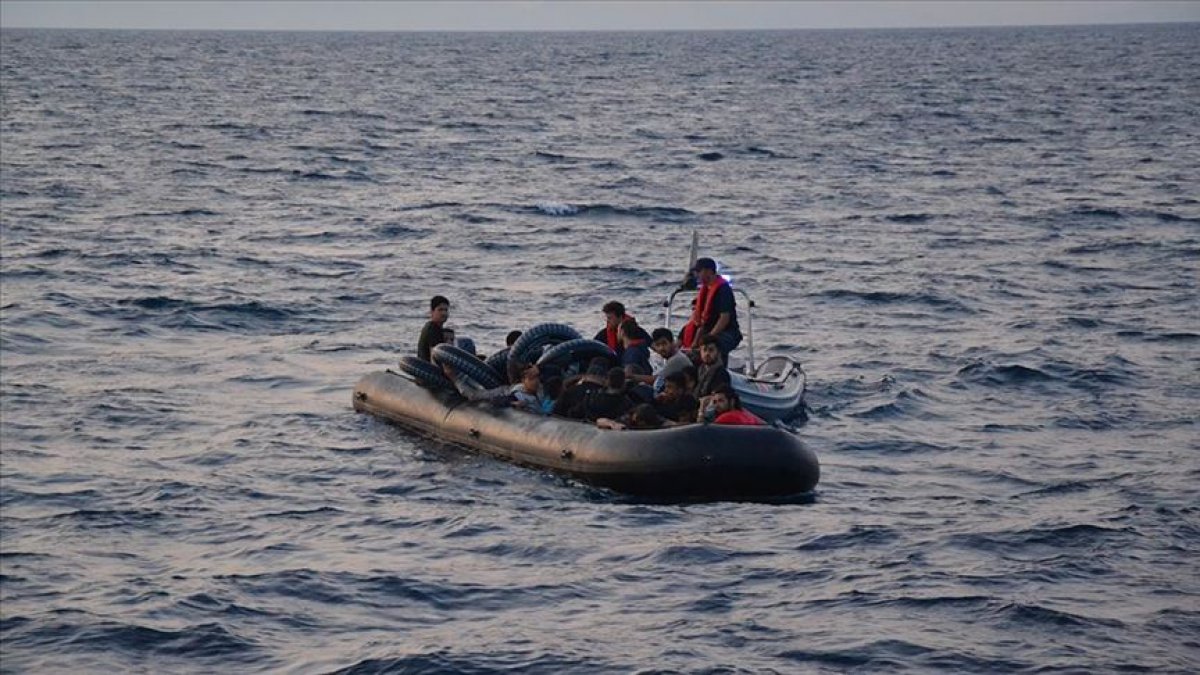 Turkish forces rescue 12 irregular migrants pushed back by Greece