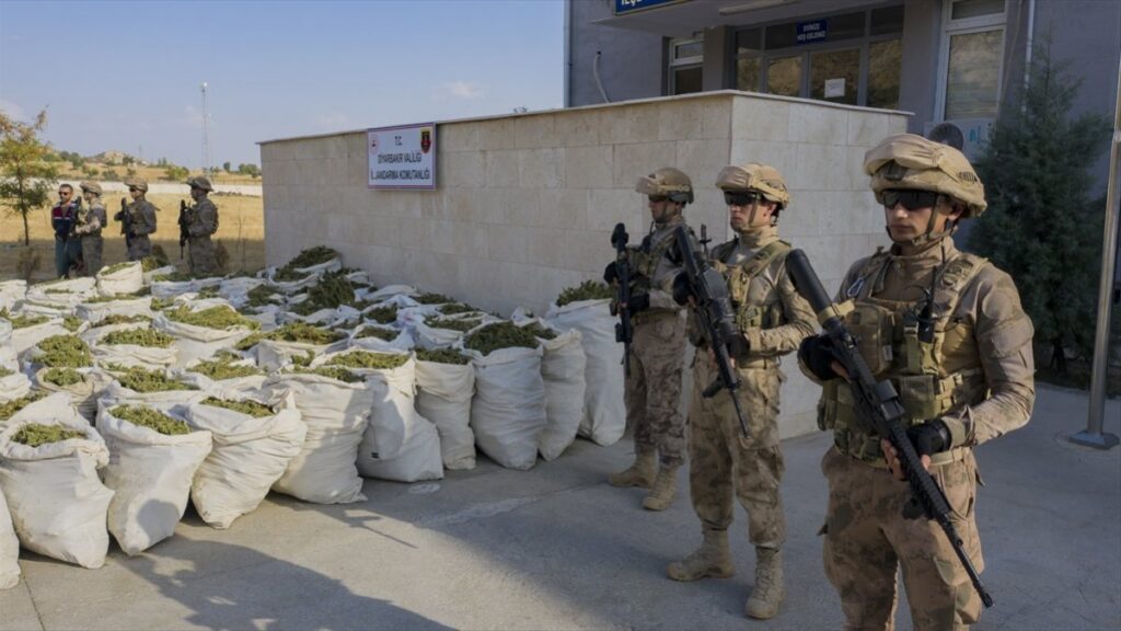 Turkish gendarmerie forces seize 4 tons of marijuana