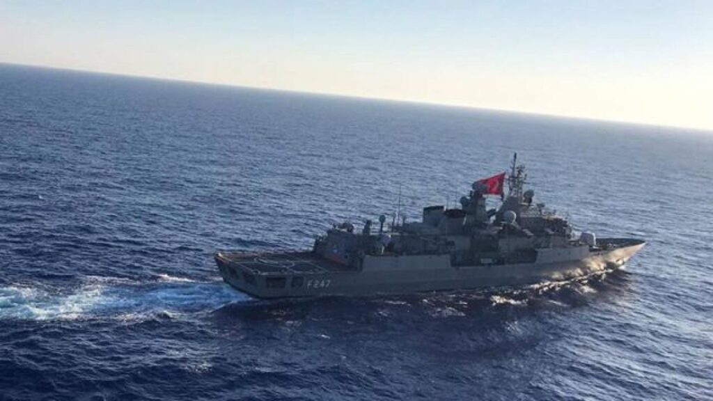 Turkish Navy pushes Greek Cypriot research vessel violating continental shelf