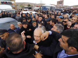 Turkish opposition leader gets attacked