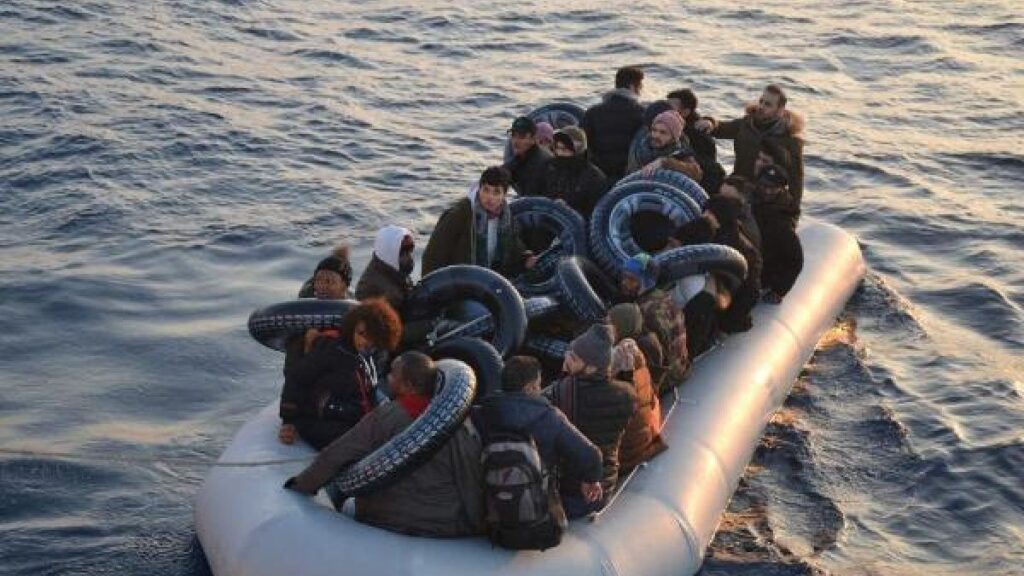 Turkish security sources rescue asylum seekers in Aegean