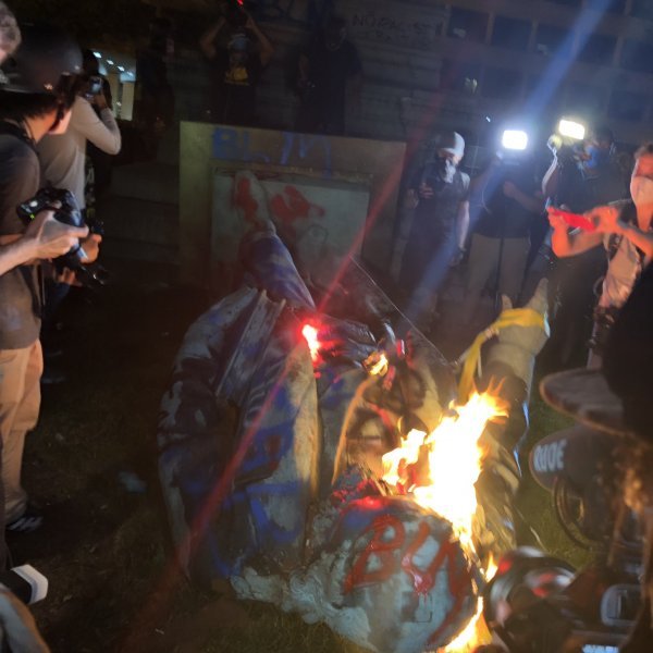 US protesters tear down Confederate statue